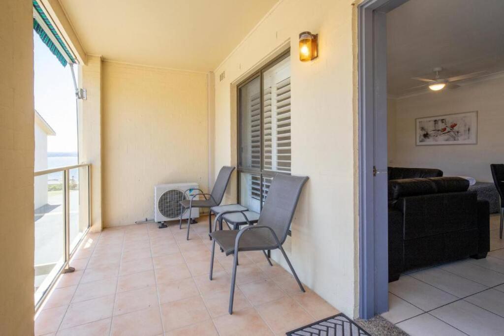 Sunny, 2-Bedroom Apartment With Pool, 200M From Caseys Beach Batehaven Exterior photo